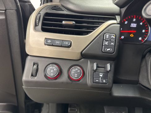 Used 2016 GMC Yukon XL Denali image 10