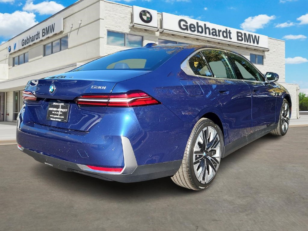 Certified 2026 BMW 530i xDrive w/ Premium Package AWD/4WD image 5
