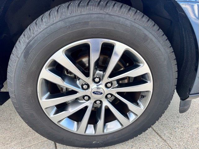 Used 2018 Ford Expedition Limited w/ Equipment Group 301A AWD/4WD image 16