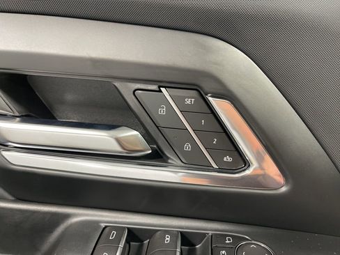 New 2025 Chevrolet Silverado EV LT image 30