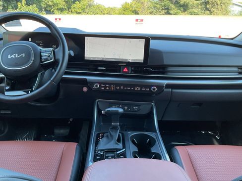 Used 2025 Kia Carnival SX Prestige image 16