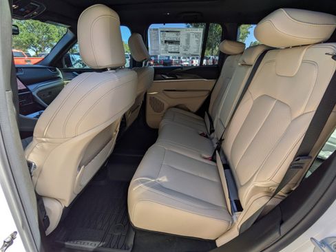 New 2025 Jeep Grand Cherokee Limited image 15