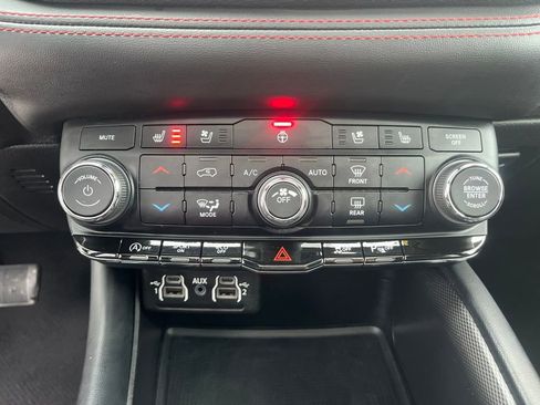 Used 2023 Dodge Durango GT image 25