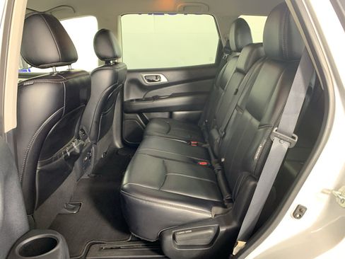 Used 2019 Nissan Pathfinder SL FWD image 31