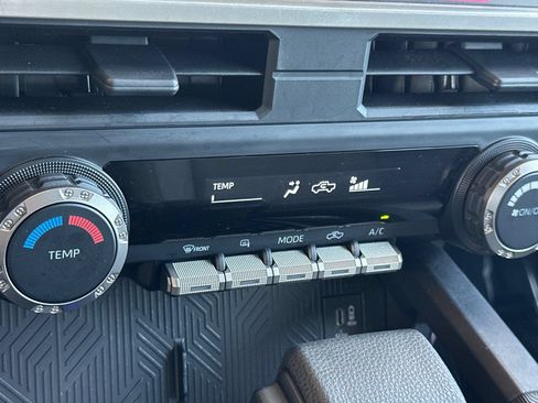 Certified 2024 Toyota Tacoma SR5 AWD/4WD image 21