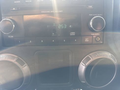 Used 2018 Jeep Wrangler Sport AWD/4WD image 17