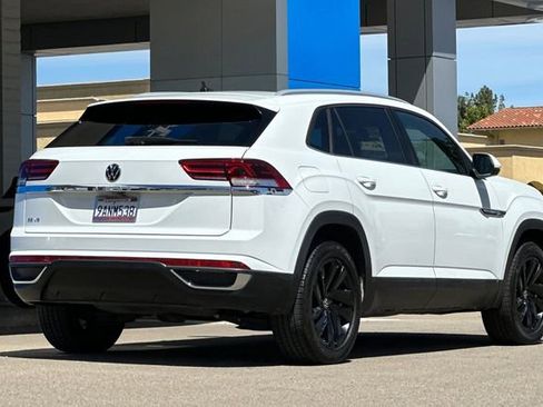 Used 2022 Volkswagen Atlas Cross Sport SE w/ Panoramic Sunroof Package FWD image 5