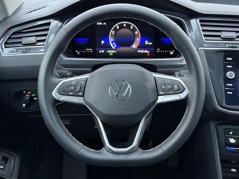 Used 2022 Volkswagen Tiguan SE image 24