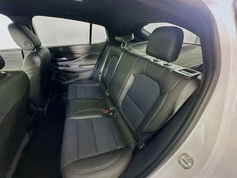 Used 2025 Buick Envista Preferred image 27