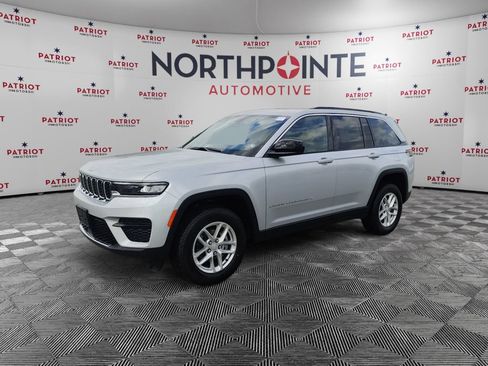 Used 2025 Jeep Grand Cherokee Laredo X w/ Trailer Tow Package AWD/4WD image 2