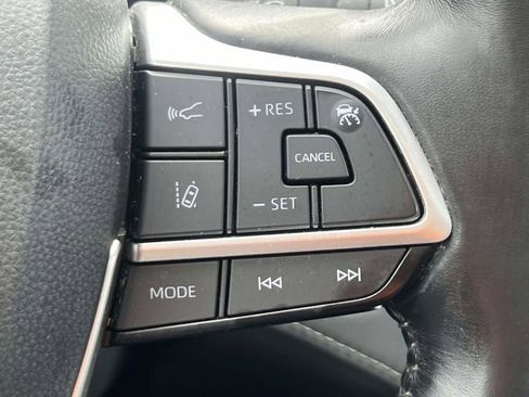 Used 2023 Toyota Highlander XLE AWD/4WD image 24