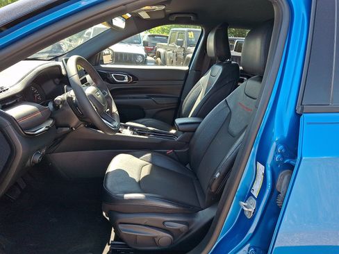 Used 2024 Jeep Compass Trailhawk AWD/4WD image 13