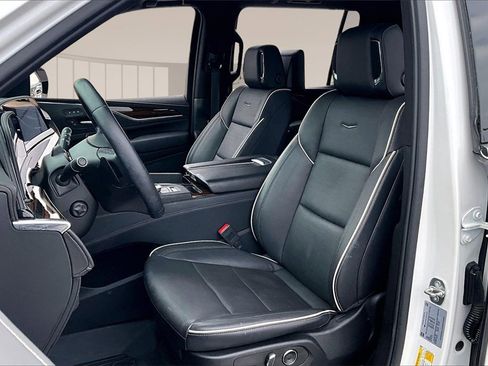 Used 2024 Cadillac Escalade ESV Premium Luxury image 25
