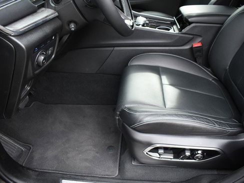 Used 2024 Jeep Grand Cherokee Overland w/ Advanced Protech Group III image 15