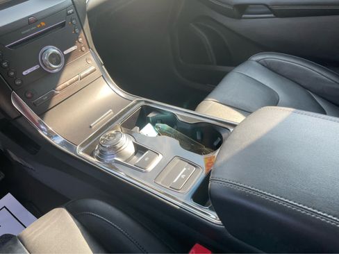 Used 2019 Ford Edge Titanium FWD image 17