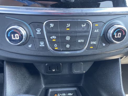 Used 2023 Chevrolet Traverse LT AWD/4WD image 36