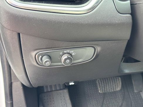 Used 2023 Chevrolet Equinox LT FWD image 28