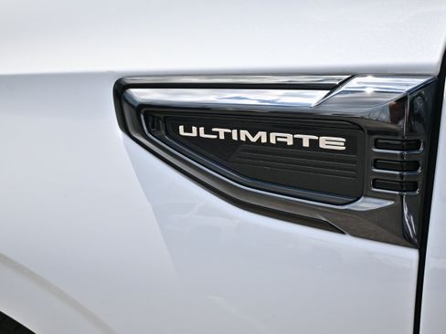 Used 2026 GMC Yukon Denali Ultimate AWD/4WD image 11