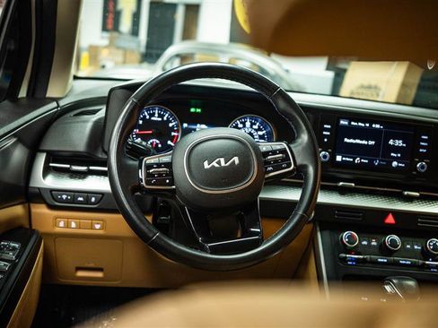 Used 2022 Kia Carnival LX FWD image 15