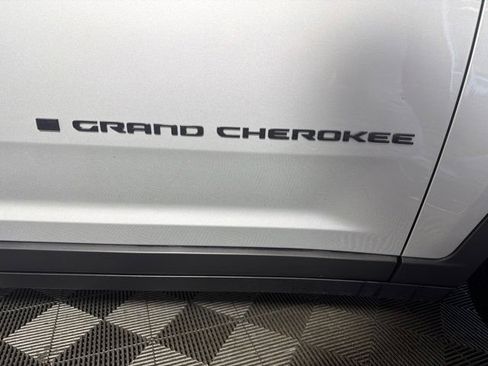 Certified 2023 Jeep Grand Cherokee L Laredo AWD/4WD image 10