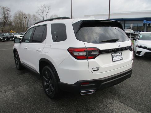 Certified 2025 Honda Pilot Sport image 7
