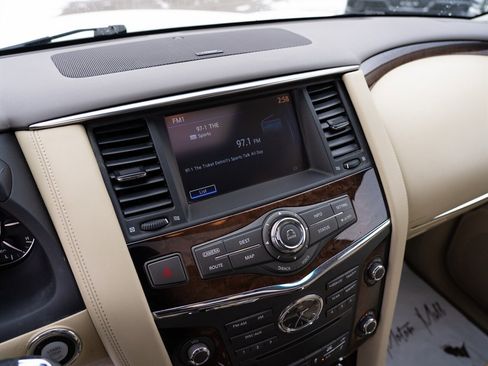 Used 2014 INFINITI QX80 4WD w/ Deluxe Touring Package image 35