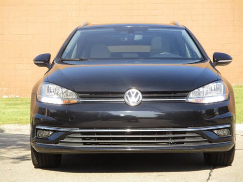 Used 2018 Volkswagen Golf SEL FWD image 2