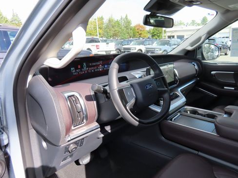 New 2025 Ford Expedition Platinum w/ Platinum Ultimate Package image 9