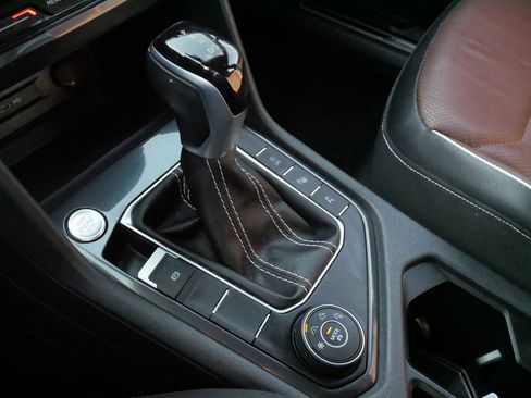 Certified 2024 Volkswagen Tiguan SEL R-Line image 24