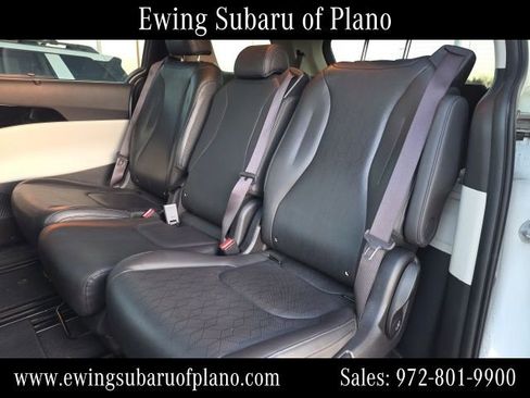 Used 2022 Kia Carnival EX image 9