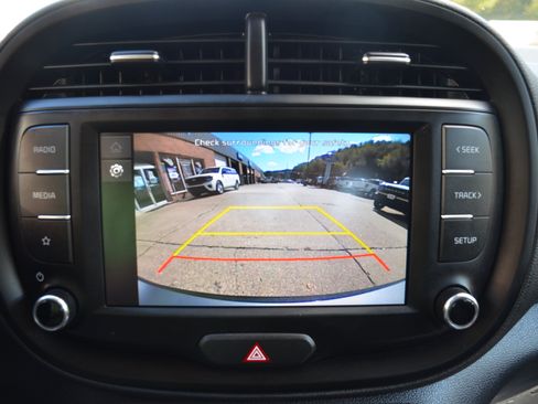 Used 2025 Kia Soul LX w/ LX Technology Package FWD image 47