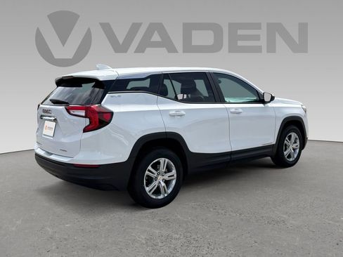 Used 2024 GMC Terrain SLE AWD/4WD image 17