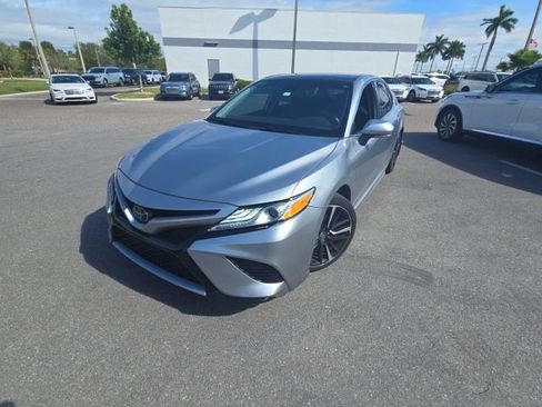 Used 2020 Toyota Camry XSE image 3