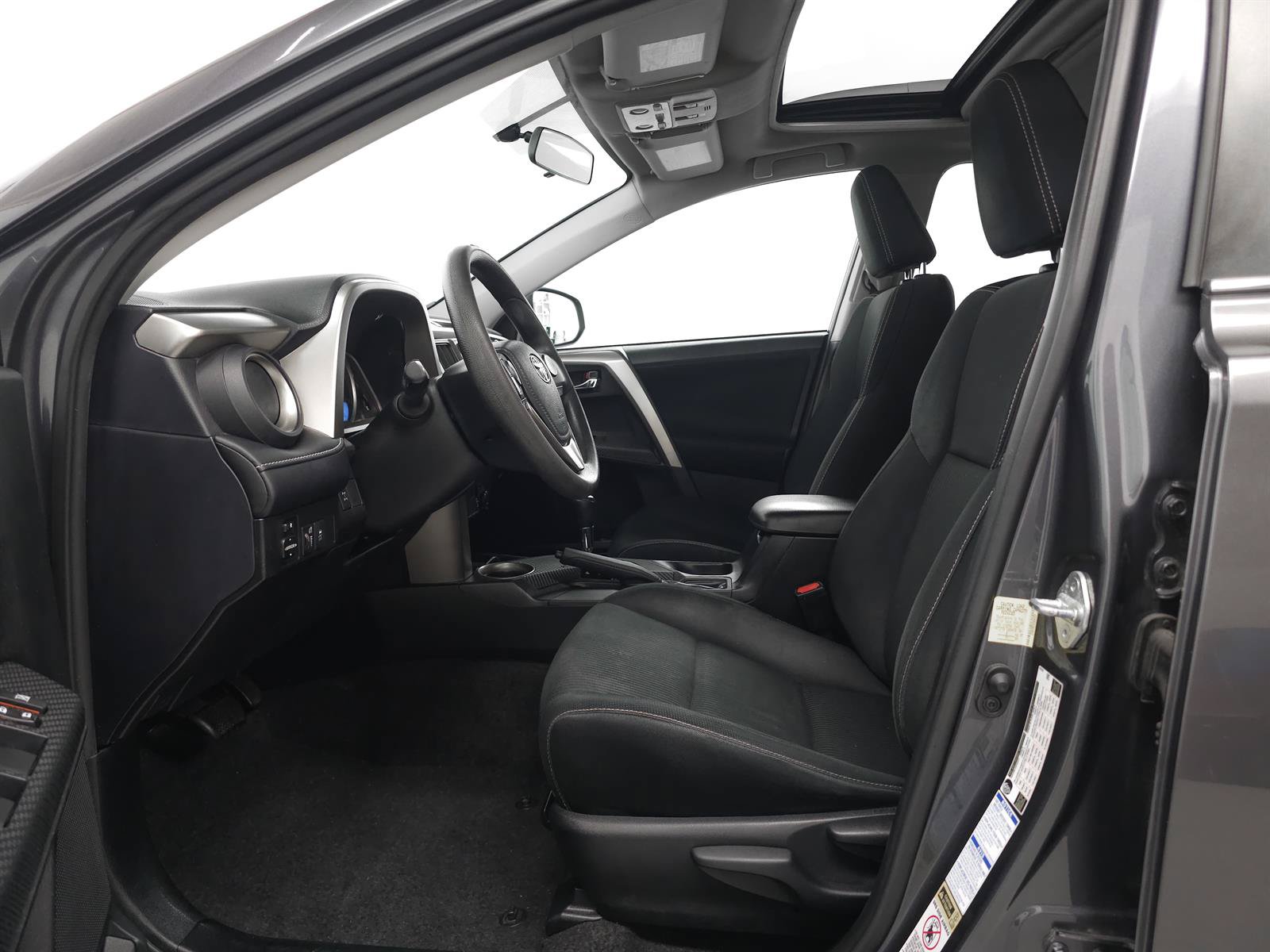 Used 2015 Toyota RAV4 XLE AWD/4WD image 4