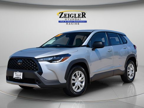 Used 2023 Toyota Corolla Cross L AWD/4WD image 3