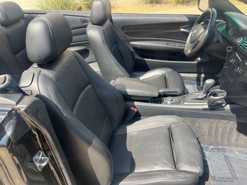 Used 2010 BMW 135i Convertible w/ Premium Pkg image 19