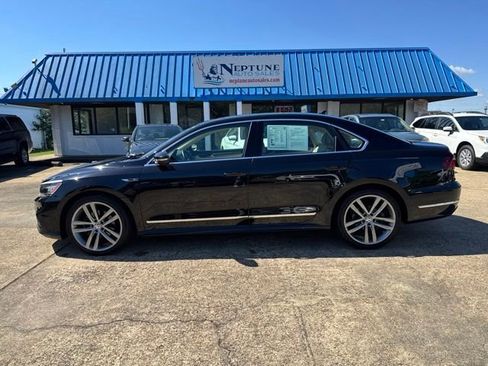 Used 2017 Volkswagen Passat 1.8T R-Line FWD image 7