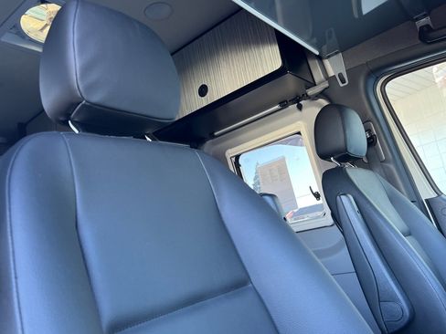 Used 2022 Mercedes-Benz Sprinter 2500 image 13