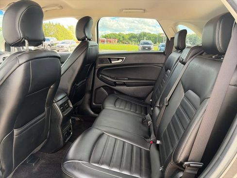 Used 2019 Ford Edge SEL w/ Equipment Group 201A AWD/4WD image 28