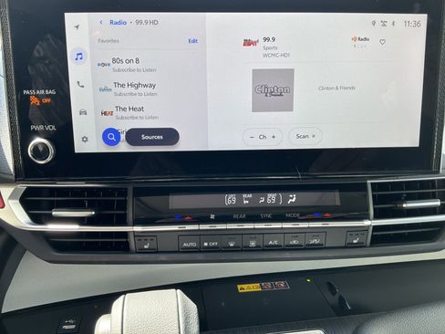 Used 2025 Toyota Sienna XLE w/ XLE Plus Package image 26