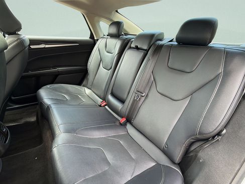 Used 2020 Ford Fusion Energi Titanium FWD image 26