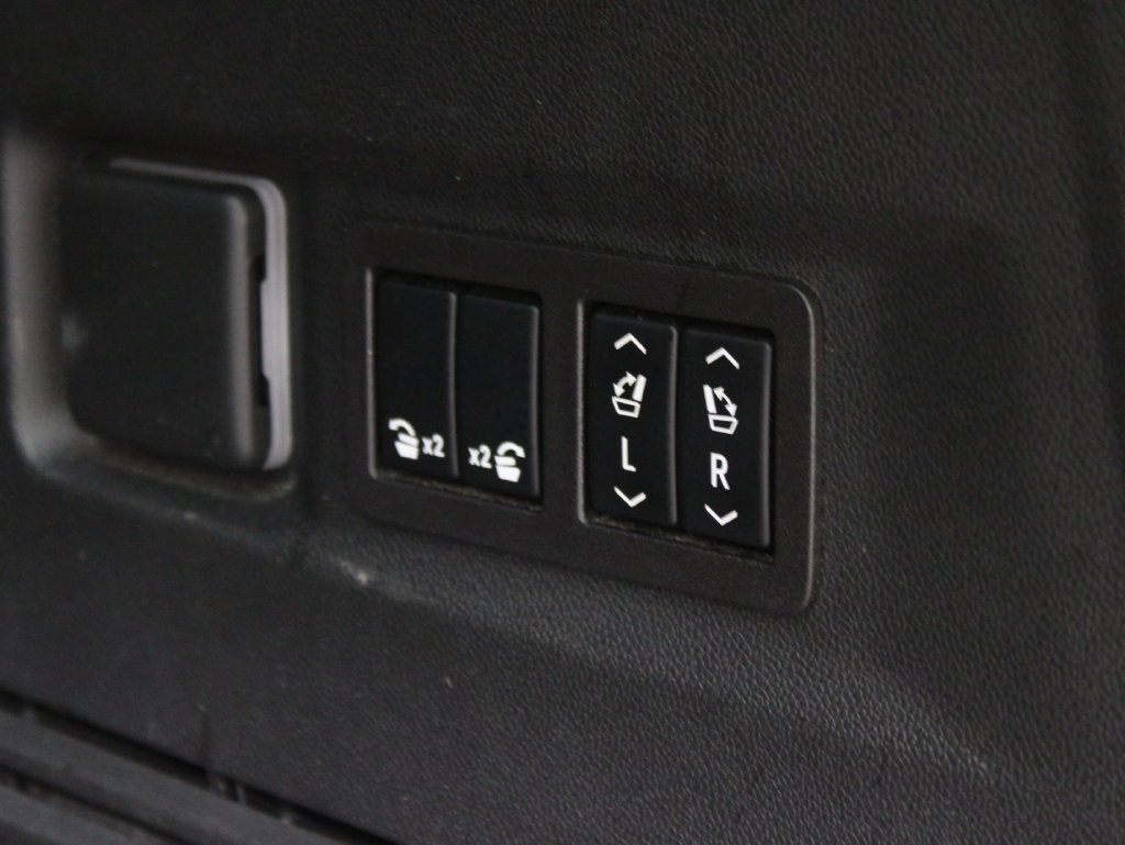 Used 2023 GMC Yukon Denali Ultimate AWD/4WD image 49