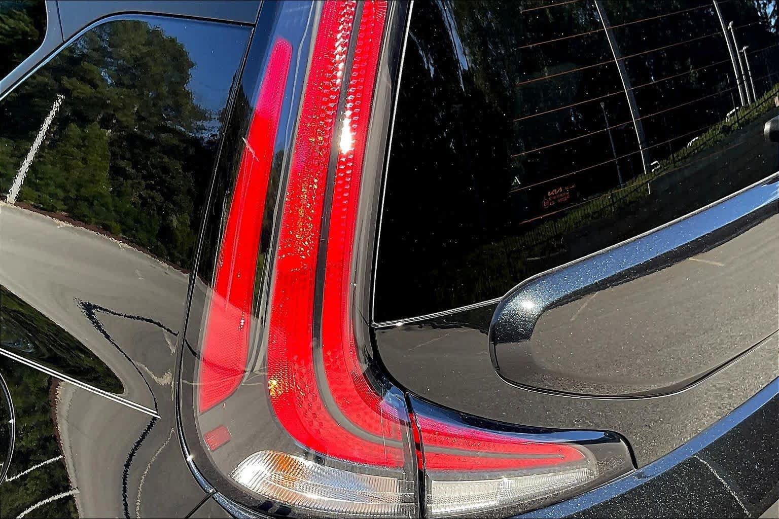 Used 2025 Kia Soul LX FWD image 28
