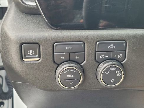 Used 2025 Chevrolet Silverado 1500 LT image 23