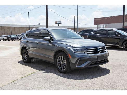 Used 2022 Volkswagen Tiguan SE image 9