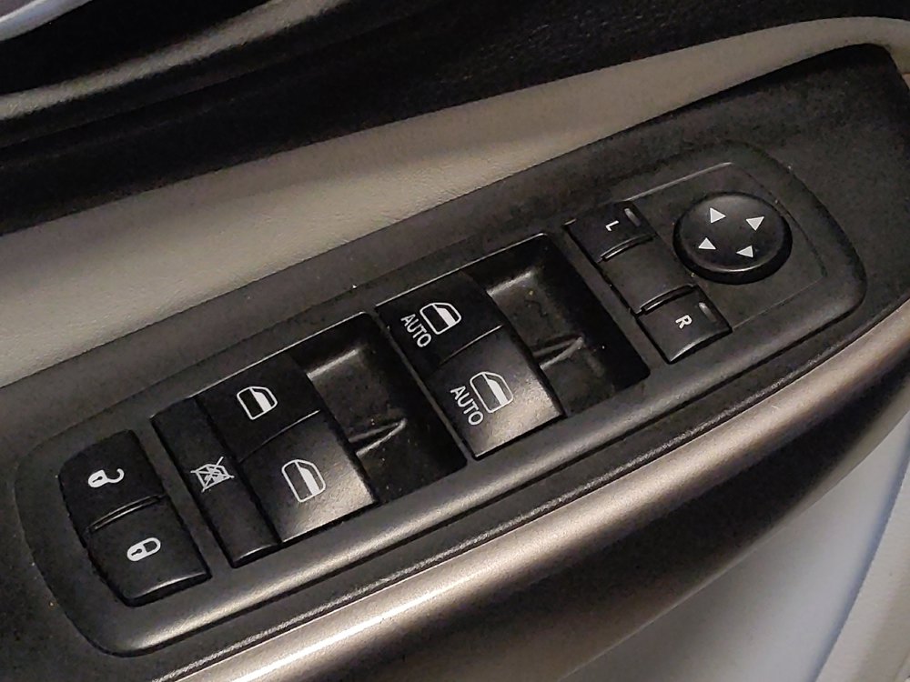 Used 2019 Jeep Cherokee Limited FWD image 27