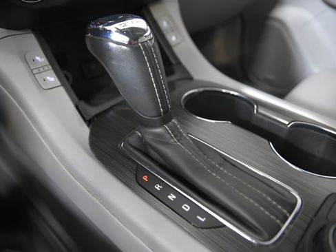 Used 2019 GMC Acadia SLT image 34