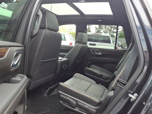 Used 2023 Chevrolet Tahoe Premier w/ Premium Package 2 AWD/4WD image 17
