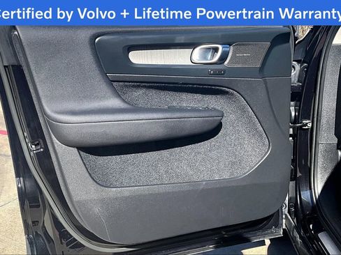 Used 2023 Volvo XC40 B4 Plus image 24