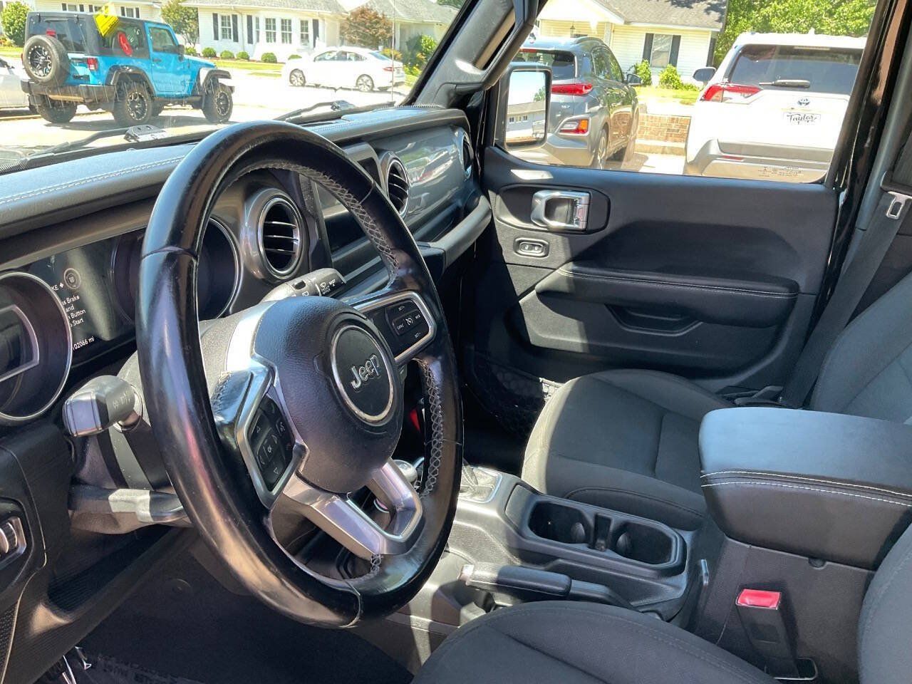 Used 2020 Jeep Wrangler Unlimited Sahara AWD/4WD image 10